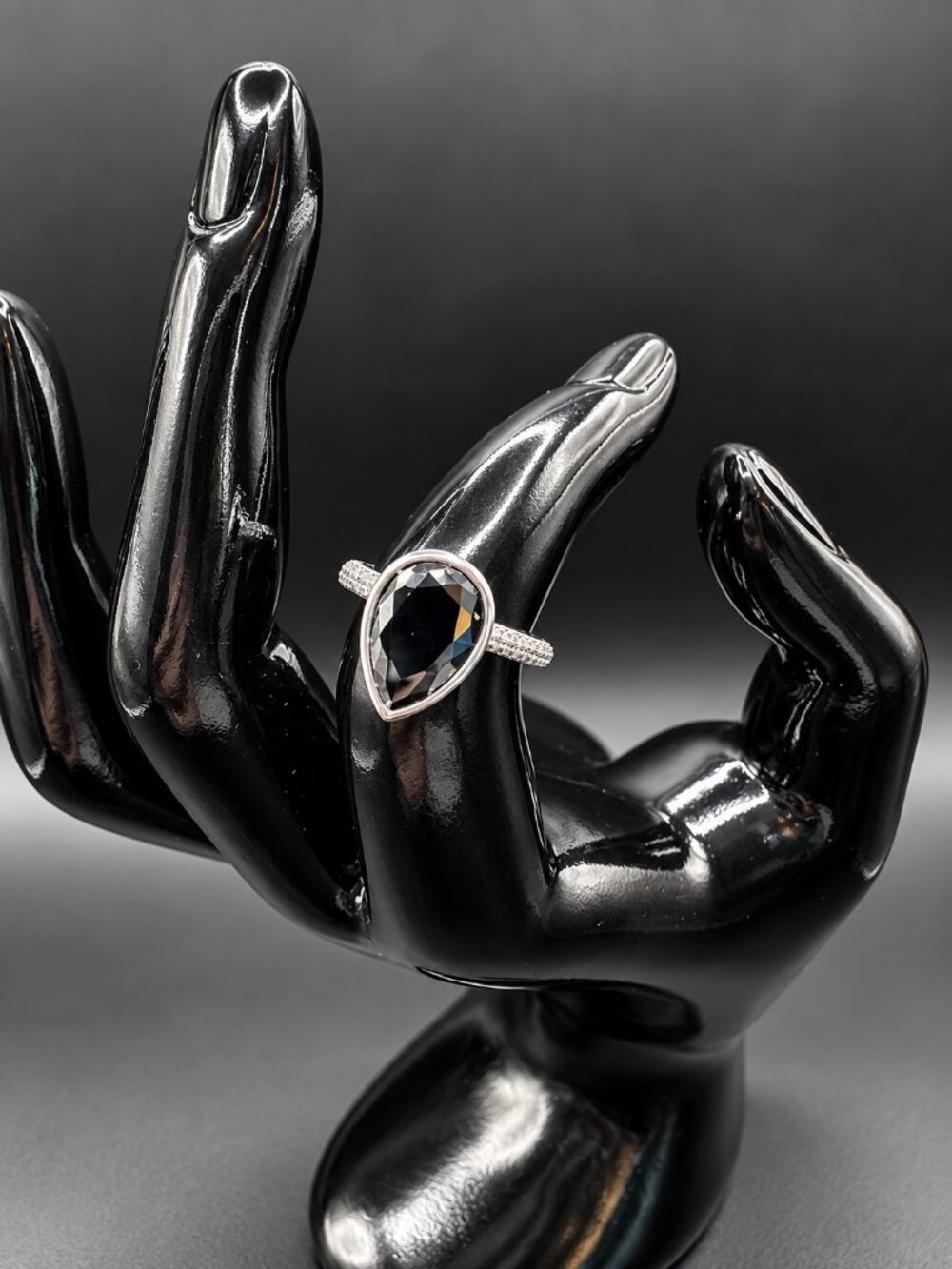BOMB PARTY OYNX RING